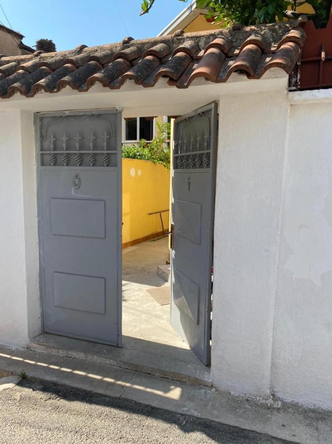 Tirana Traditional Home Exterior photo